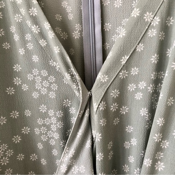 Vince Camuto Flutter Sleeve, Floral, Surplice Neckline Belted Jumpsuit Size 24W - Picture 10 of 10